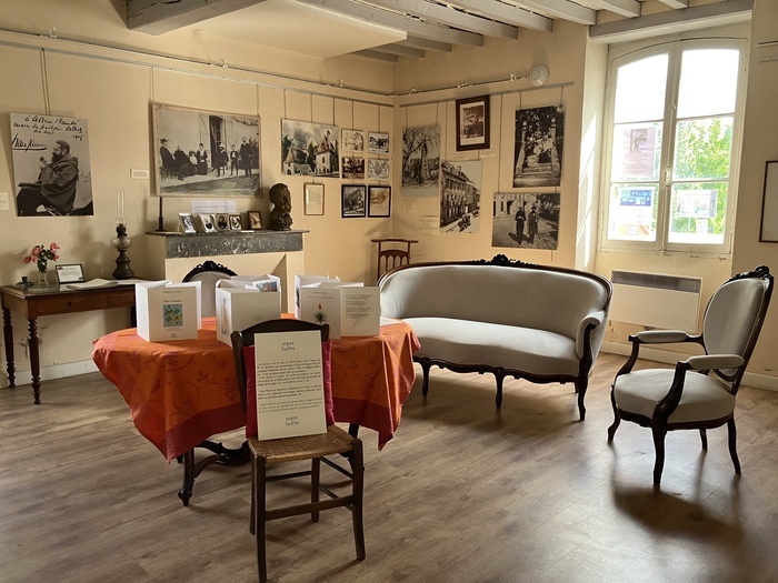 Visite de la Maison Chrestia où le poète Francis Jammes vécut de 1897 à 1907. Expositions. Atelier de Calligrammes-signatures.