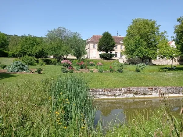 Un couvent qui renaît : histoire, architecture et nature