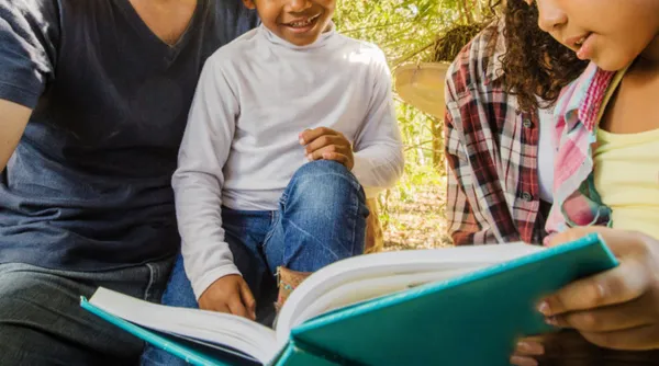Jouer avec les mots et les langues pour explorer les livres