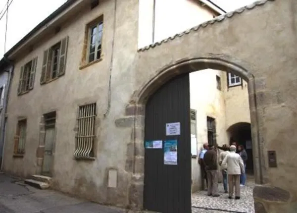 Visite du bourg ancien et d'une maison de notaires XVIIe s