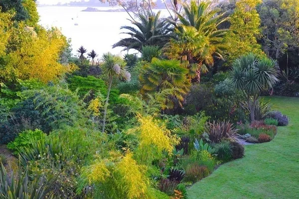 Déambulation dans le jardin de Pellinec
