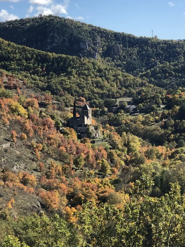 Visitez l'église Notre-Dame des Treilles