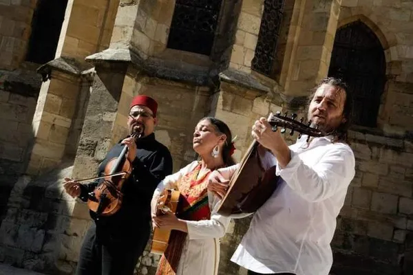 El candil - “Les troubadours chantent l’art Roman en Occitanie”