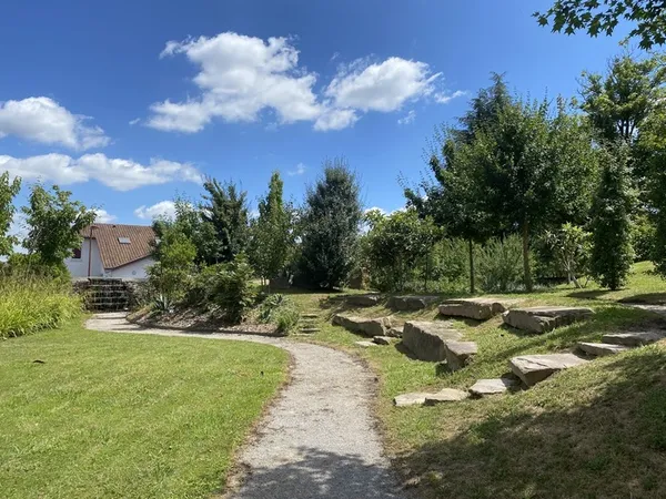 Cours de Qi Gong au jardin paysager de l'Espace Culturel Bideak (Saint-Palais)