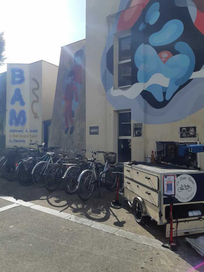 Atelier mobile participatif d'auto-réparation de vélo