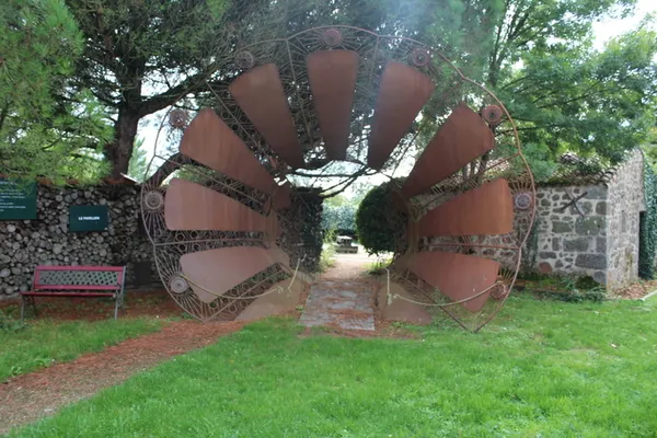 Explorez le jardin du Nombril du monde... Il faut le croire pour le voir !