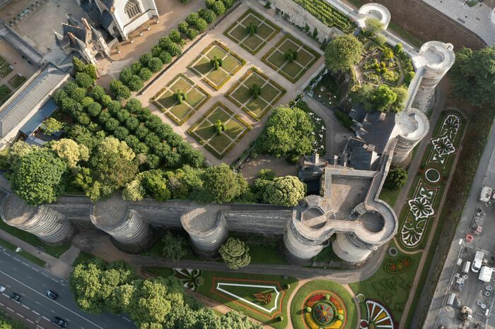 Découvrez les jardins à l'intérieur du château d'Angers !
