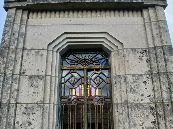 Cimetière de Louyat : Sur les traces de l'Art déco