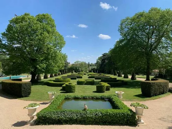 Visite des jardins du Château de la Rivière