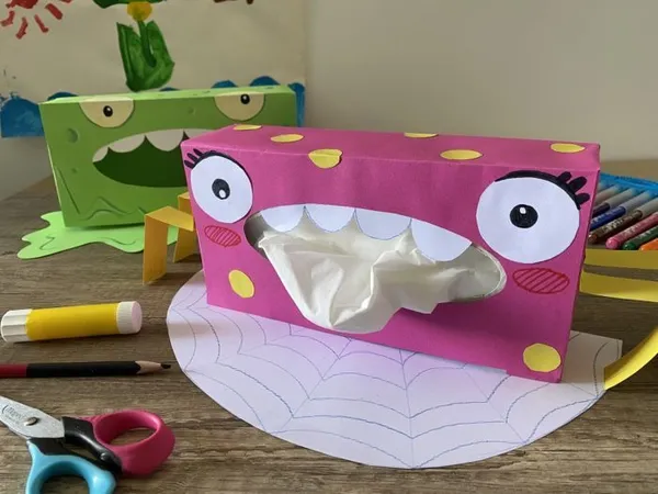 Le Petit Atelier : Boite en carton décorée