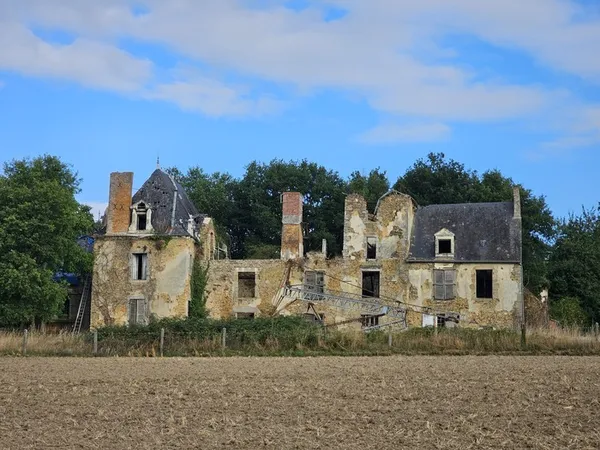 Les chantiers participatifs prolongent 2000 ans d'histoire au château de la Villaudray