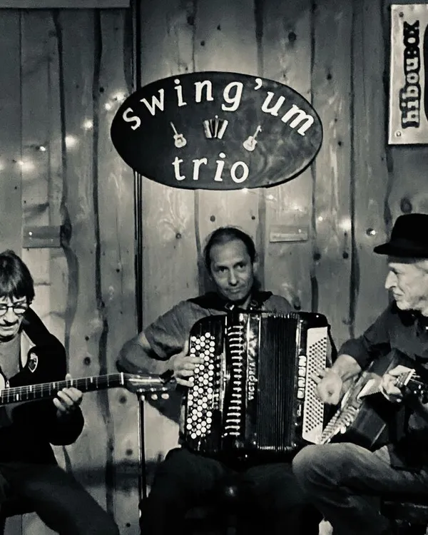 SWING'UM TRIO