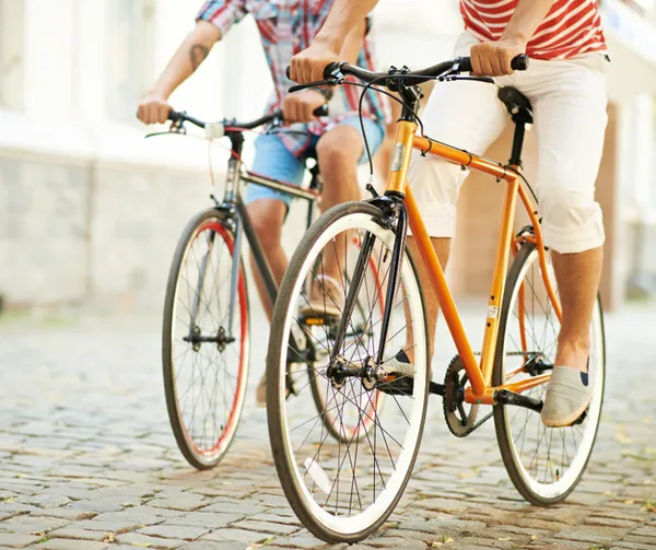 Balade à vélo dans la ville à la découverte des jardins partagés