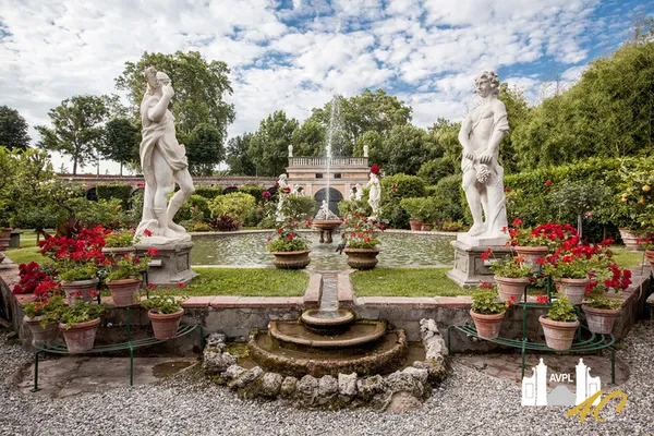 Visite de la récente restauration du jardin du palais Pfanner
