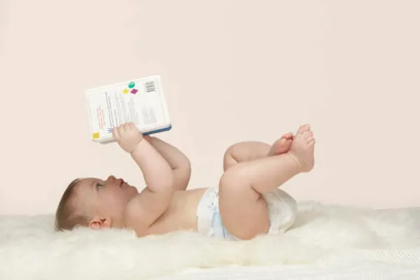 bébé bouquine