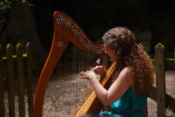 Concert de chant et harpe celtique par Syelh