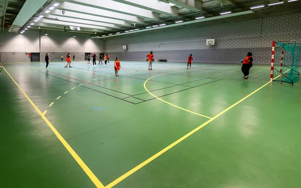 Paris sport proximité : Foot féminin au gymnase Pierre Rémond