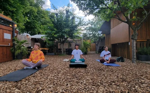 Cours de yoga Vinyasa au Jardin21 du mois de mai