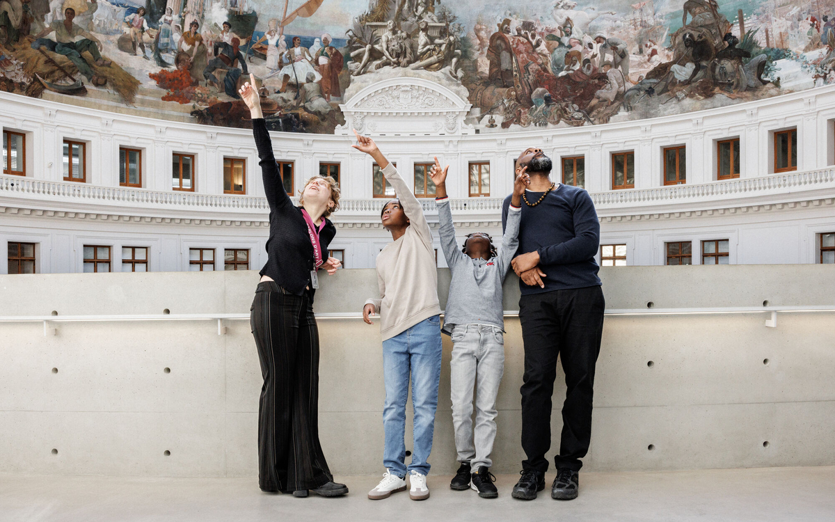 Visite en famille à la Bourse de Commerce — Pinault Collection