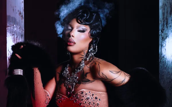 Drag invasion Eboni Labelle