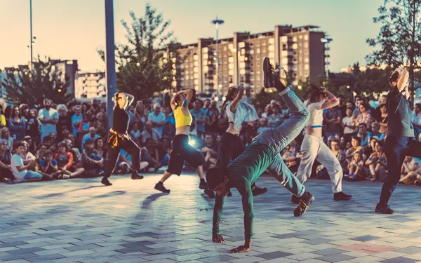 Épidémie de danse en espace public : Fièvre de la Cie Point Bart