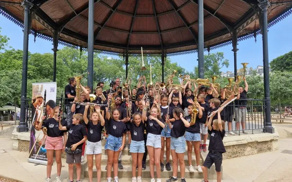 Concert des orchestres à l'école des villes de Saint-Benoît-la-Forêt (37) et de Flixecourt (80)