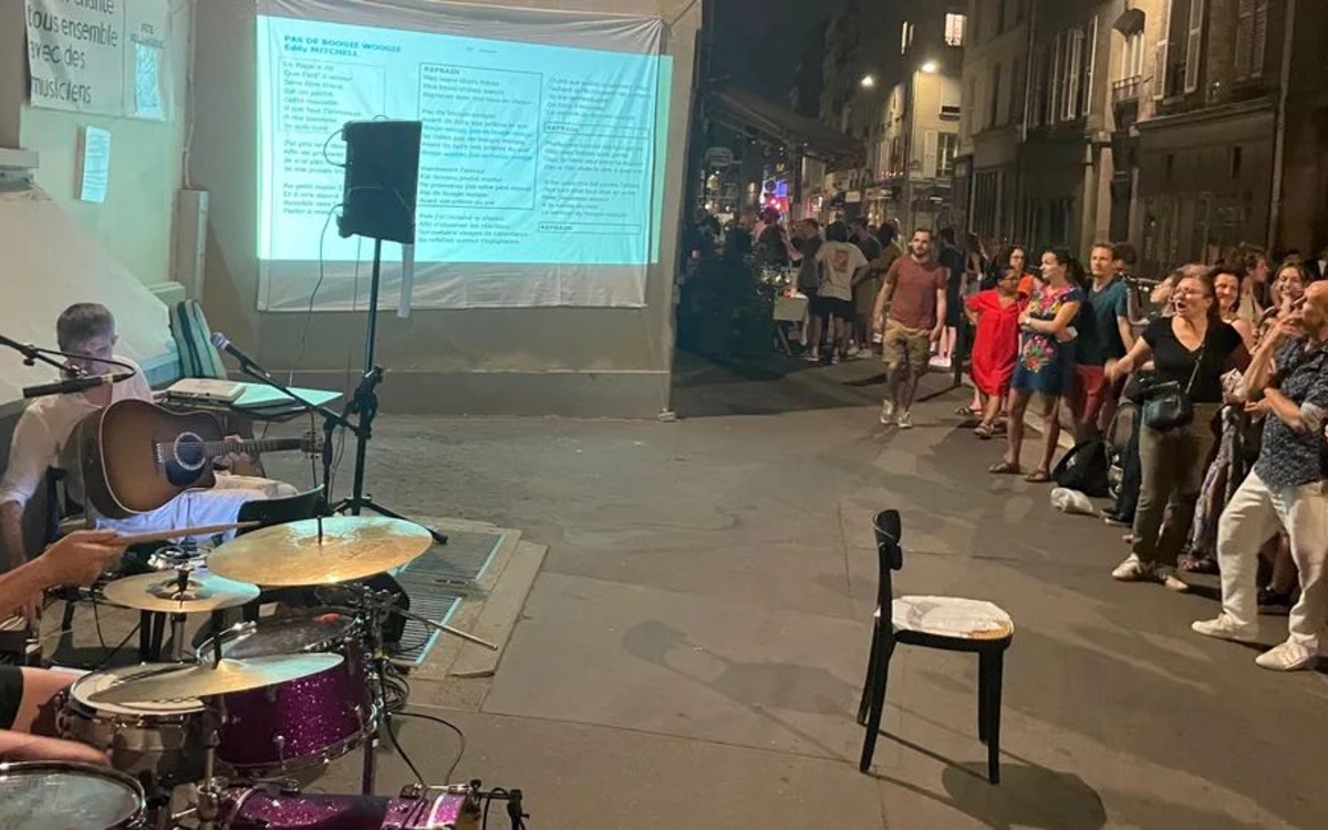 Concert : le public fait le show avec des musiciens