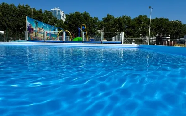 Baignade estivale - Just Fontaine