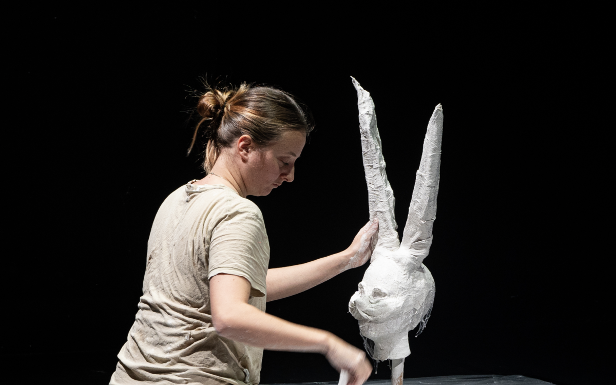 Fragments #14 : Noires Sœurs, chronique d’une famille décomposée / La Chasse au lapin
