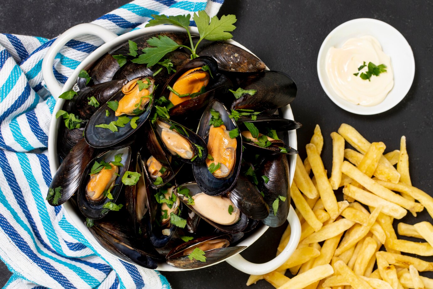 Concours de belote et repas moules-frites par le Comité des fêtes