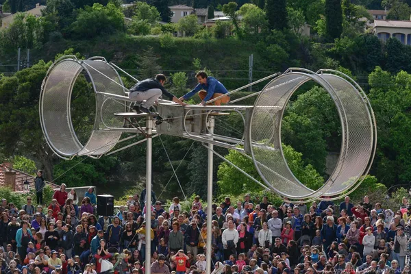 Plantez-là ! Festival à Assier : spectacle 78 Tours, cie La Meute