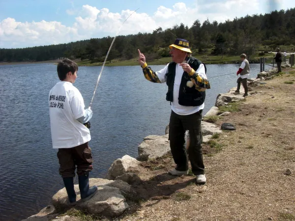 INITIATION À LA PÊCHE À LA MOUCHE POUR LES ENFANTS