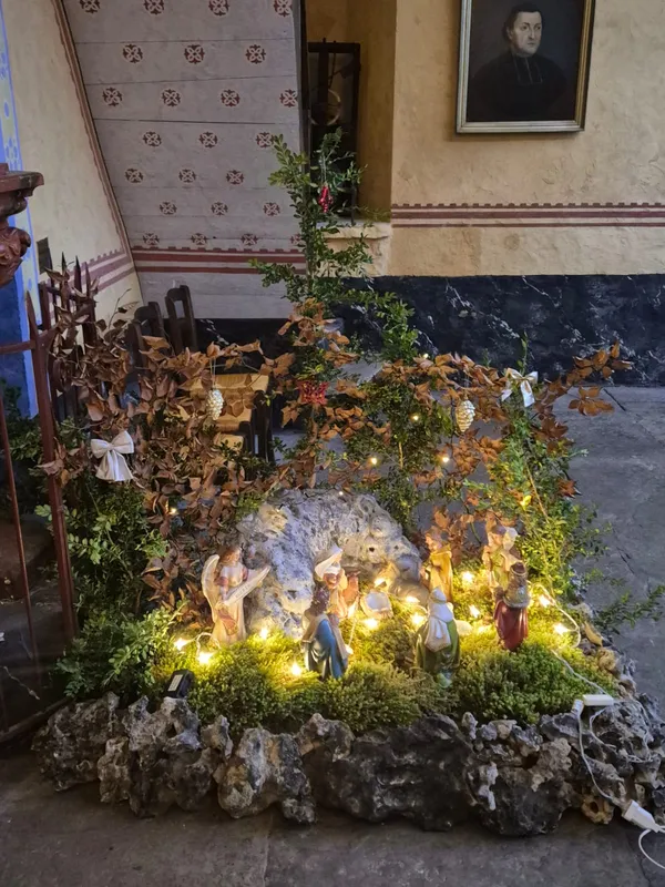 CRÈCHE ET SAPIN DE L'ÉGLISE DE LA PIGUIÈRE