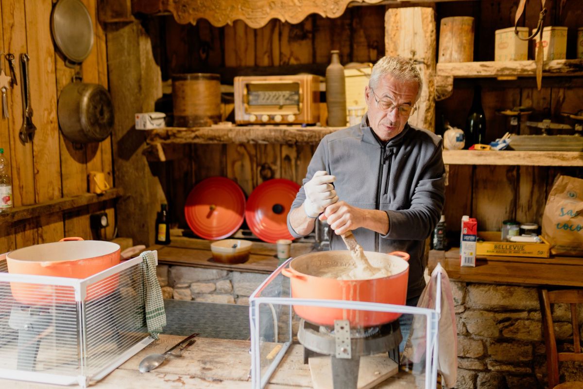 Moulin de Négreville : visite et fabrication de bouillie de sarrasin