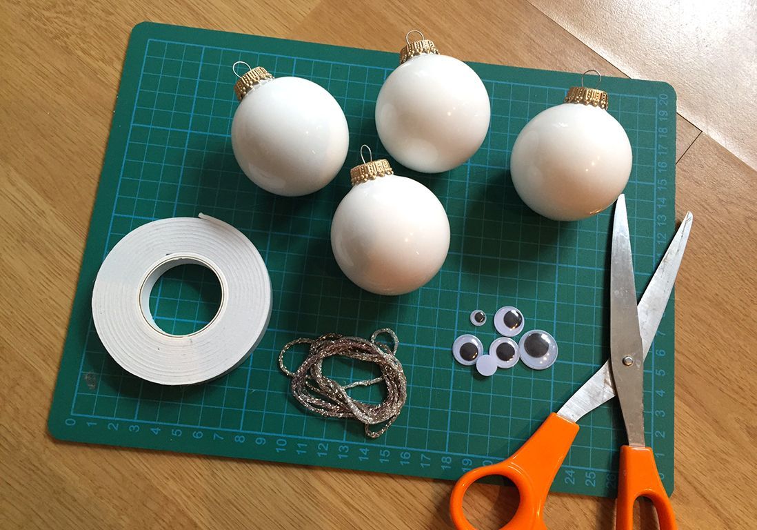 Atelier Noël : paillettes, couleurs et sapins !