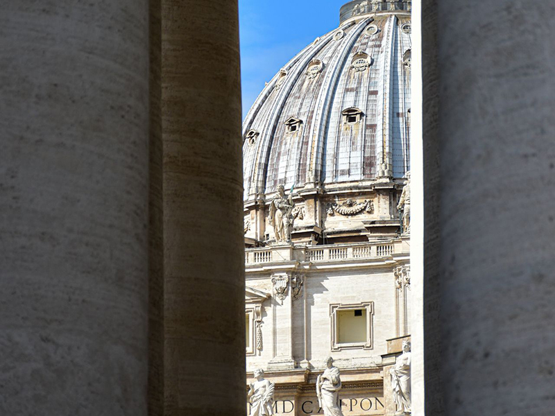 Rencontre-dédicace avec Caroline Pigozzi pour son "Dictionnaire amoureux du Vatican insolite"