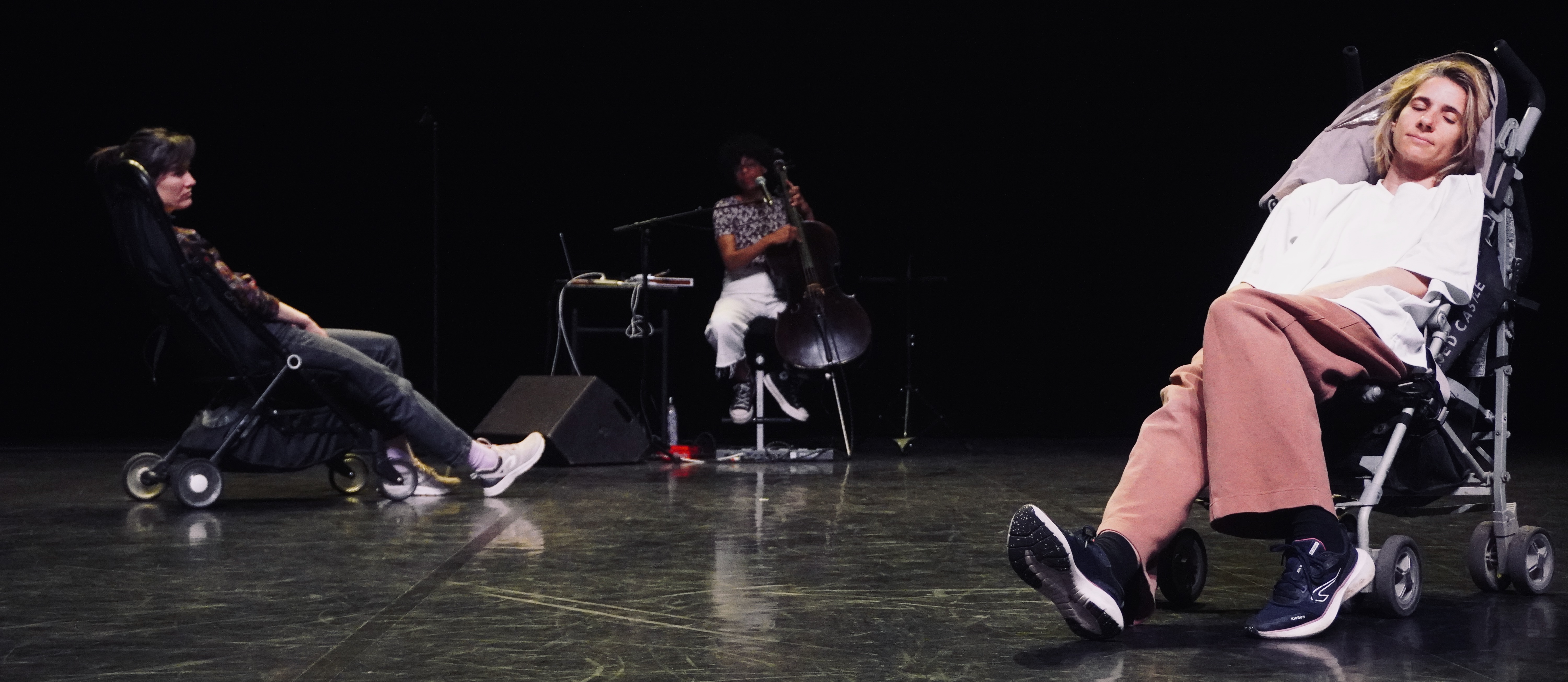 Ateliers parents-enfants et cycle autour de la parentalité - Compagnie OkO