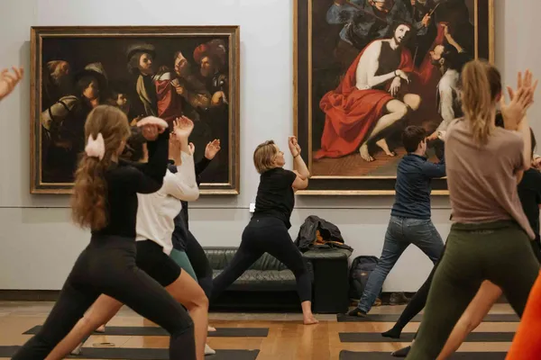 Yoga au musée