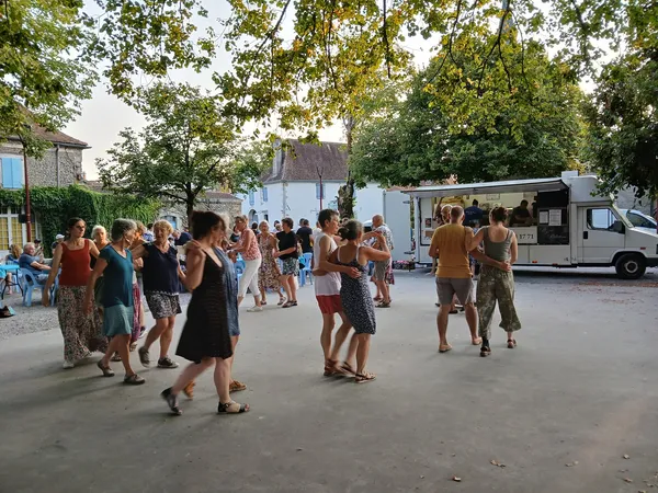 Grand bal de clôture des ateliers de danses régionales avec KlipetaKlop