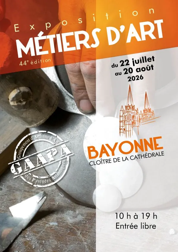 Exposition des métiers d'art au cloître de la cathédrale de Bayonne