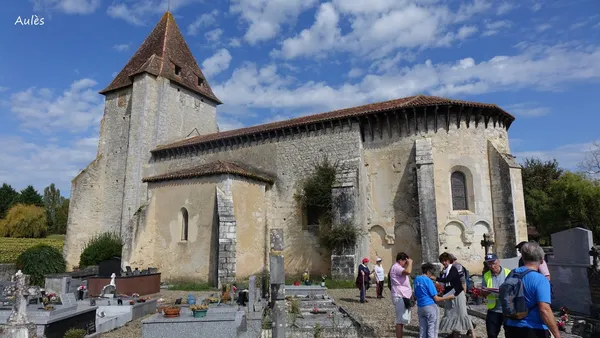 Escapade botanique depuis l'église d'Aulès