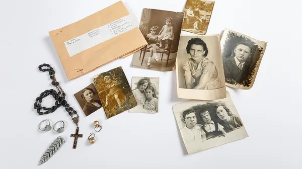 Exposition Stolen Memory, les objets de la mémoire de la persécution nazie