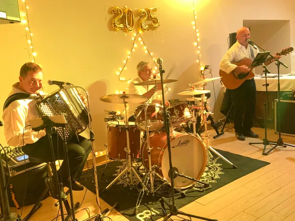Les visiteurs du soir : Concert de Gulapia
