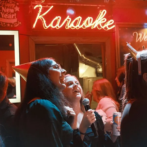 Soirée karaoké à la maison des acacias