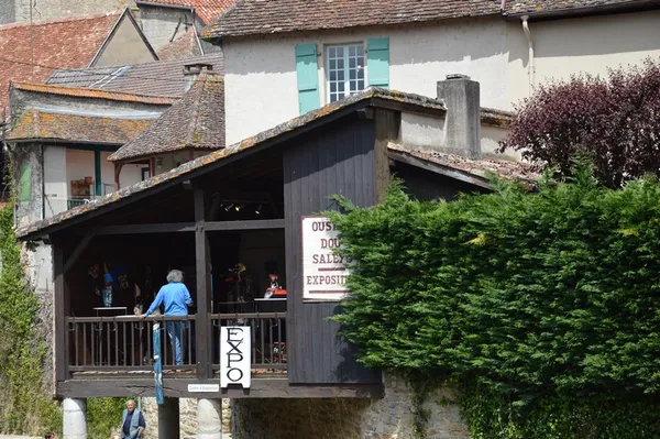 Exposition d'art à l'Oustàu Dou Saleys