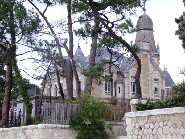 Taussat-les-Bains : Villas, célébrités et bains de mer d’autrefois