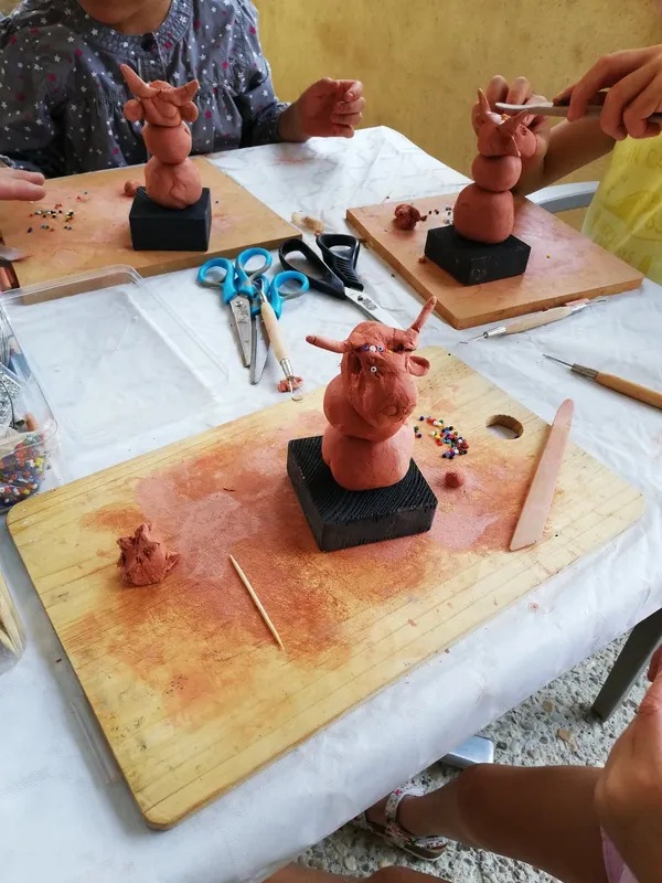 Atelier modelage d'argile et visite du musée de la Maison du Patrtimoine Castandétois