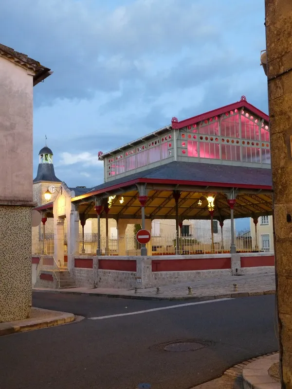 Petit marché du dimanche matin à Pellegrue