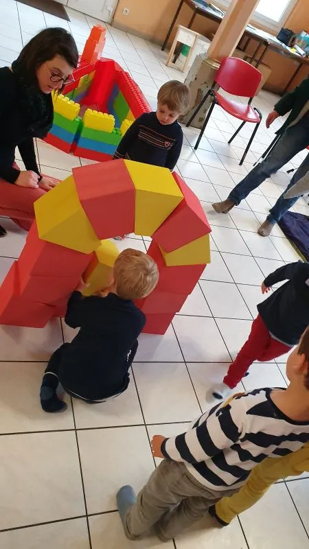 L'architecture en pleines formes à Château-Renault - Les vacances des 2-5 ans