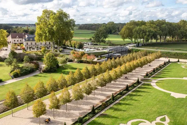 Visite guidée Chambord au fil du village et des jardins